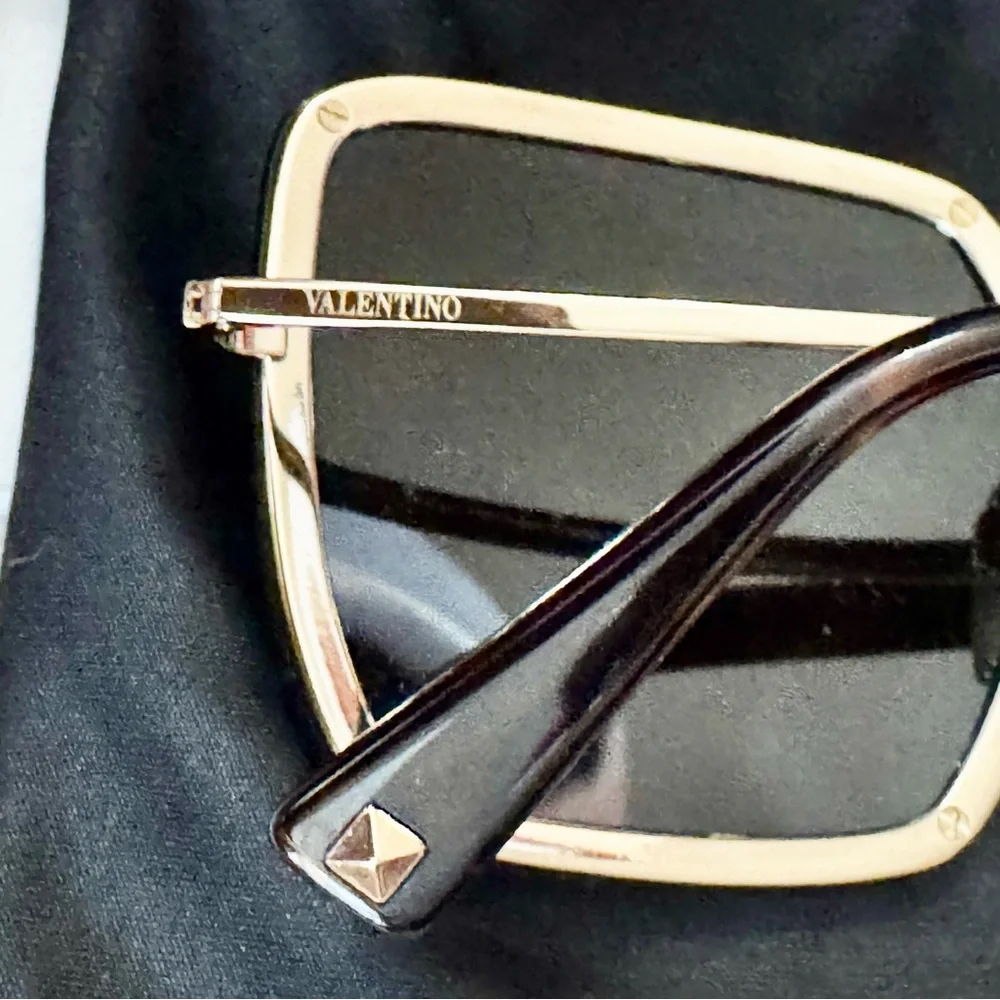 New Valentino Garavani Sunglasses - Picture 5 of 7